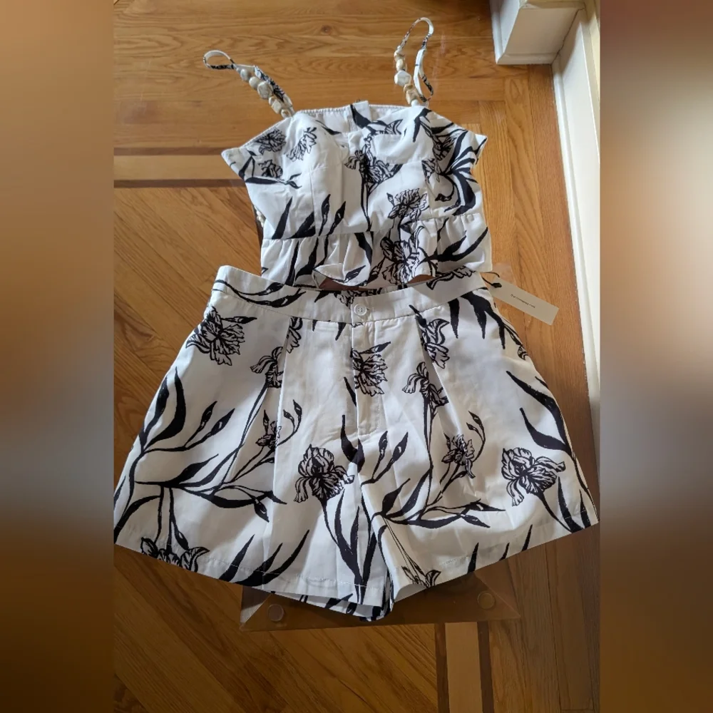 Commense Floral Print Peplum Top With Shorts Set NWT Sz L - Picture 9 of 16